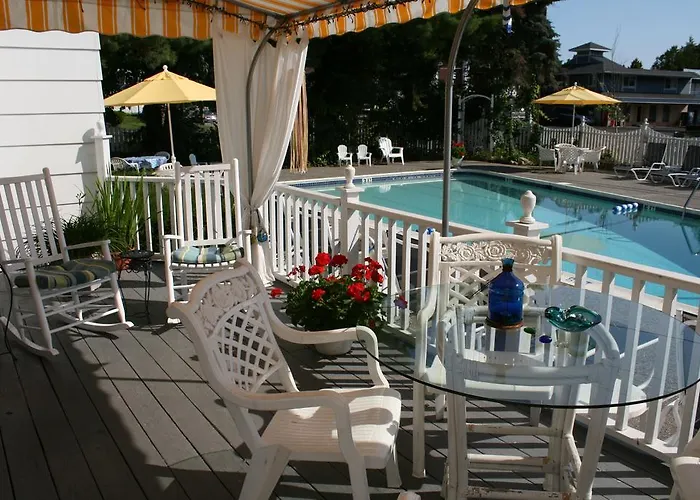 Admiral Motel